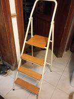 Échelle pour le ménage, solide et de bonne qualité 65€., Ladder