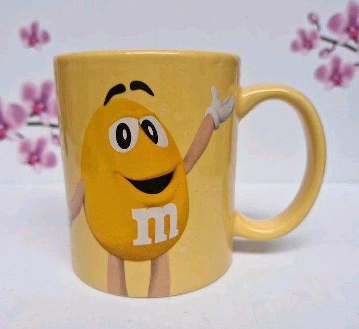 💛 Gele M&M's Mok, Huis en Inrichting, Keuken | Servies, Zo goed als nieuw, Kop(pen) en/of Schotel(s), Overige stijlen, Overige materialen