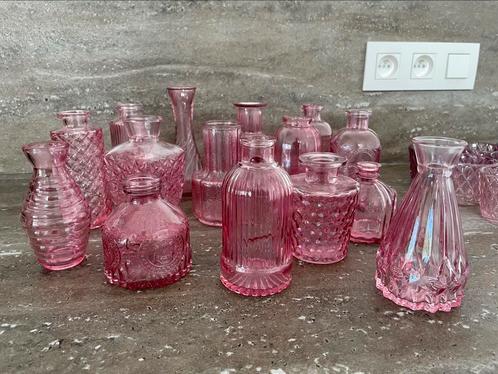 Kleine roze glazen vazen en kandelaars, Verzamelen, Glas en Drinkglazen, Nieuw, Ophalen