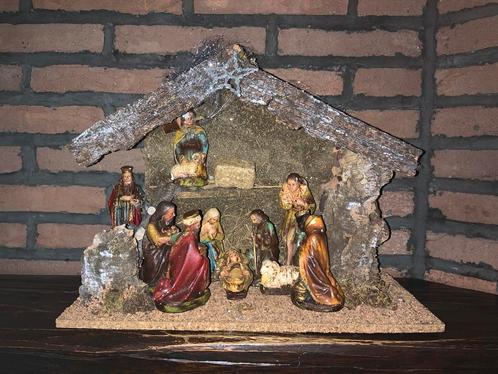 Crèche de luxe avec grenier et figurines., Divers, Noël, Utilisé, Enlèvement