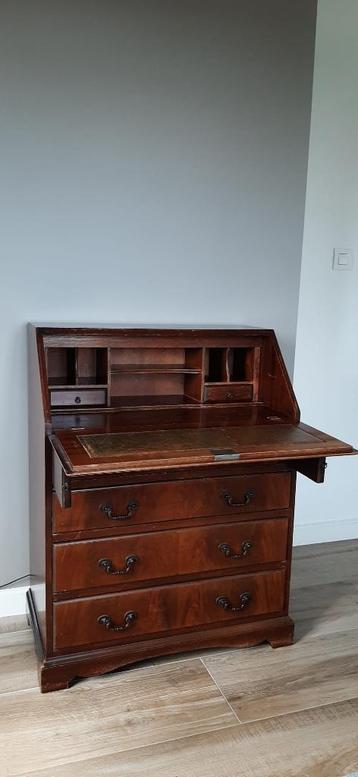 Nostalgisch bureau / secretaire beschikbaar voor biedingen