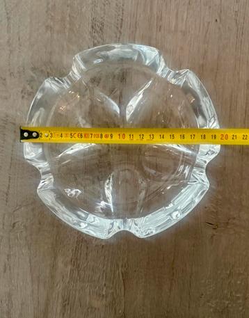 kristallen asbak van het merk Cristal d'Arques beschikbaar voor biedingen