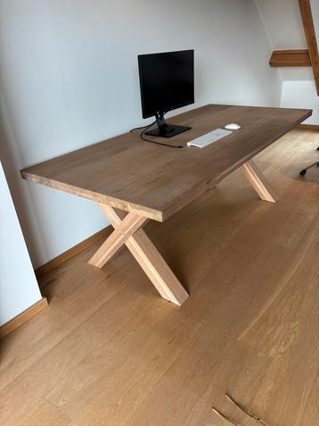 Massief eik, tafel + kast  Nieuwstaat beschikbaar voor biedingen