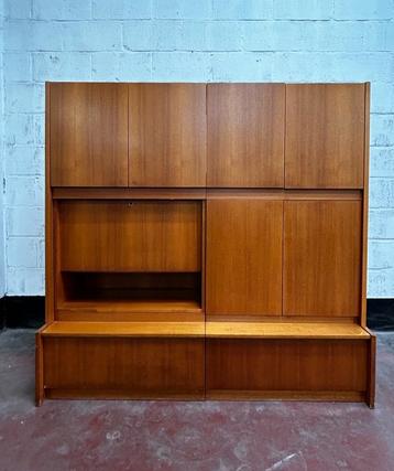 HUWIL teak fineer highboard wandmeubel 1970s beschikbaar voor biedingen