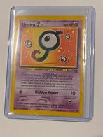 Pokemonkaart Unown [J], Hobby en Vrije tijd, Verzamelkaartspellen | Pokémon, Ophalen, Zo goed als nieuw, Sleeves of Kaarthoesjes