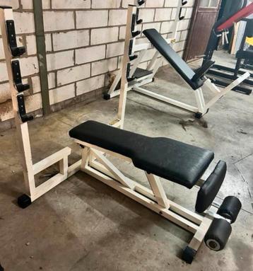 TECHNOGYM ISOTONIC BENCH 250 € per stuk beschikbaar voor biedingen