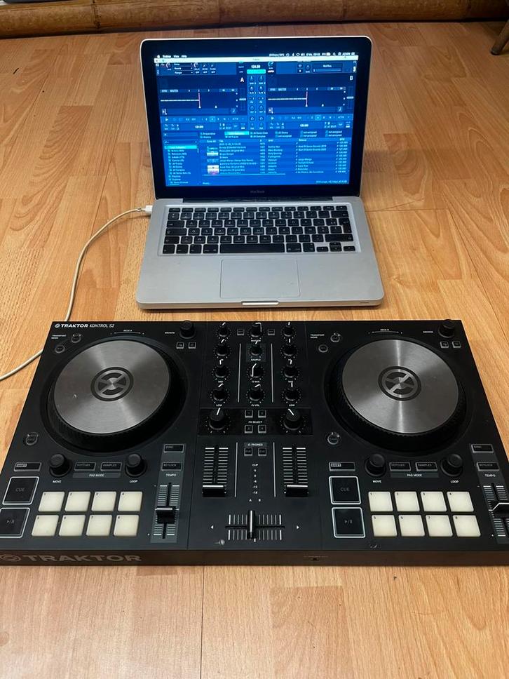 Dj set - traktor s2 + macbook, Muziek en Instrumenten, Dj-sets en Draaitafels, Gebruikt, Dj-set, Ophalen of Verzenden