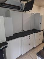 Keuken met Falcon fornuis, Ophalen