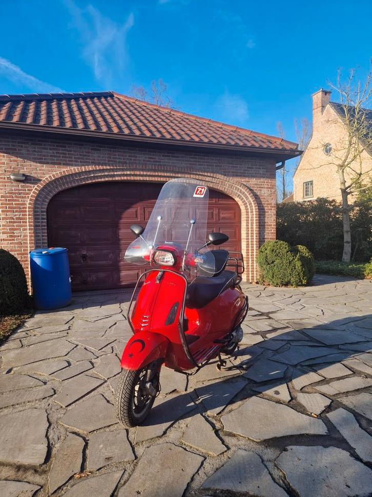 Vespa sprint, Fietsen en Brommers, Scooters | Vespa, Zo goed als nieuw, Overige modellen, Klasse A (25 km/u), Benzine, Ophalen of Verzenden