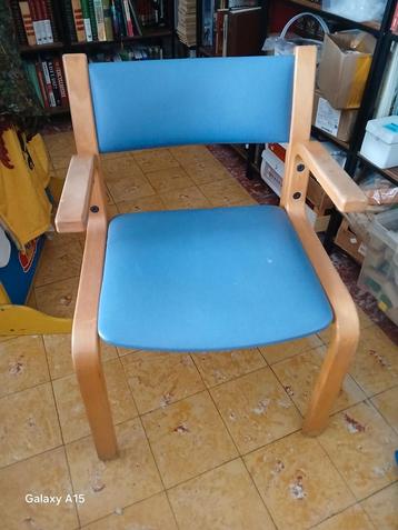 Supersterke stoel type woonzorg  beschikbaar voor biedingen