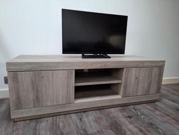 Stevige TV-kast, modern en van hout met 2 opbergruimtes beschikbaar voor biedingen