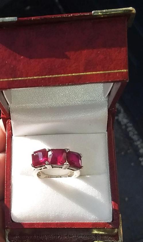 Geërfd.Chique silveren Robijn ring., Handtassen en Accessoires, Ringen, Verzenden
