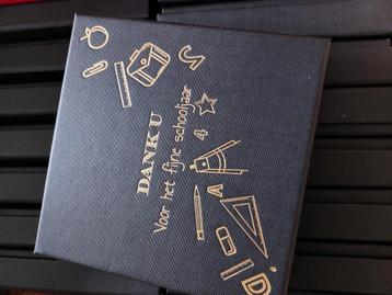 Pralinedoosjes 9 pralines beschikbaar voor biedingen