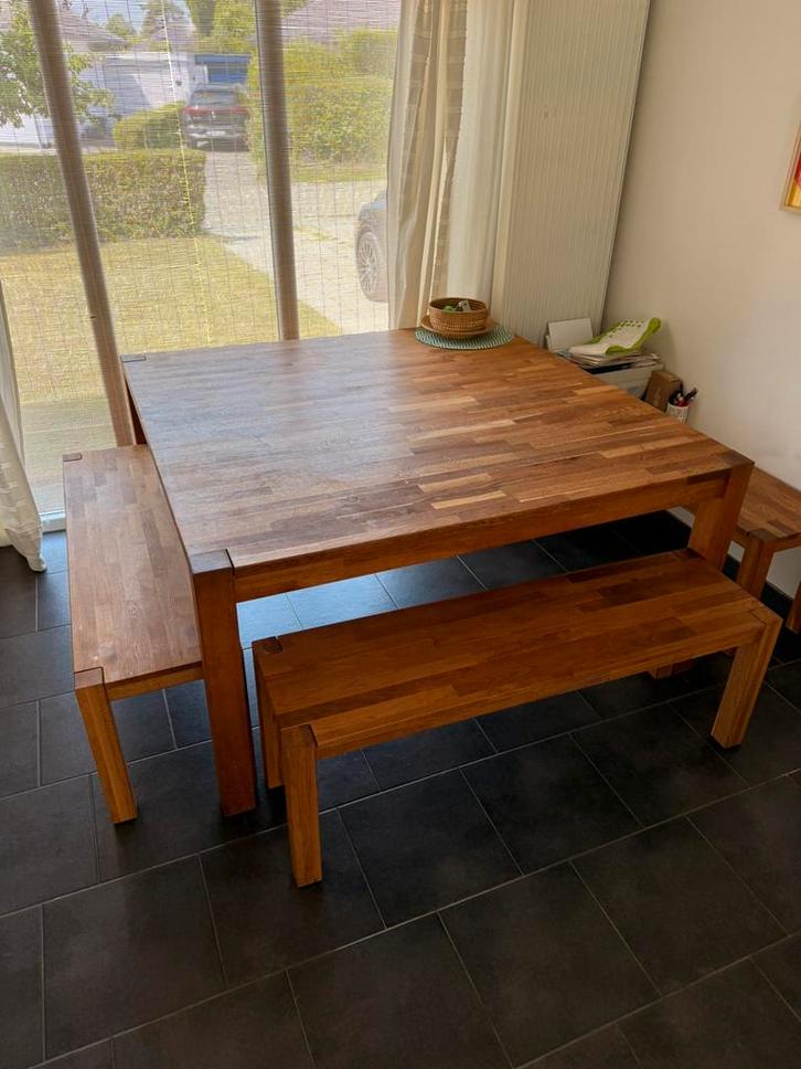 Table carrée 150cm avec 3 bancs, Maison & Meubles, Tables | Tables à manger, Chêne, Enlèvement