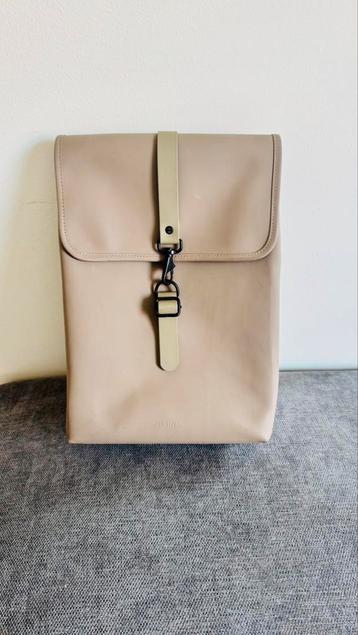 Waterdichte rugzak van Rains, Handtassen en Accessoires, Tassen | Rugtassen, Gebruikt, 25 tot 40 cm, Ophalen of Verzenden, Trekking