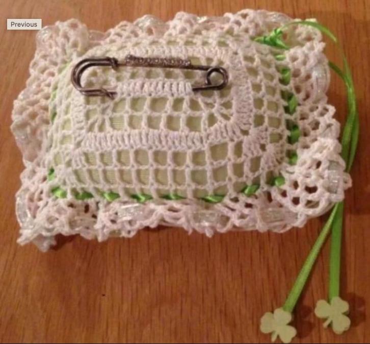 Ringkussen van gehaakt katoen en met frisgroene details, Diversen, Overige Diversen, Nieuw, Ophalen of Verzenden