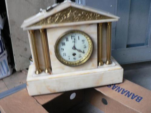Schouwgarnituur met horloge, Antiek en Kunst, Antiek | Keramiek en Aardewerk, Ophalen