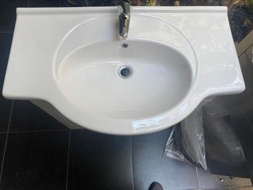 Propere lavabo 80cm met kraan beschikbaar voor biedingen