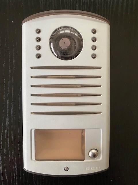 2 Unité Videophone BTicino BT 343031 (ext.) + 344102 (int.), Maison & Meubles, Sonnettes, Utilisé, Filaire, Caméra intégrée, Enlèvement ou Envoi