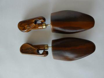 Vintage schoenspanner in hout beschikbaar voor biedingen