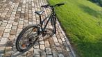 Decathlon zwart-groene fiets met voet (mountainbike), Fietsen en Brommers, Ophalen, Zo goed als nieuw