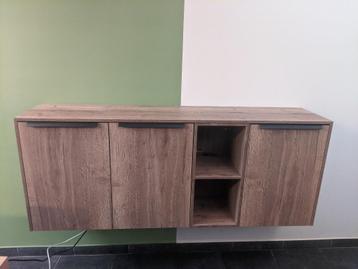 Hangkast modern beschikbaar voor biedingen