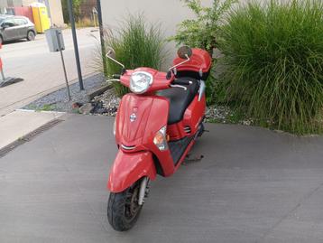 Kymco LIKE 125cc roule nickel 8000km 2014 pour 975€! disponible aux enchères