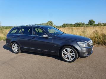 Belle Mercedes C200 Avantgarde avec de nombreuses options, Argent ou Gris, Achat, 1800 kg, Boîte manuelle