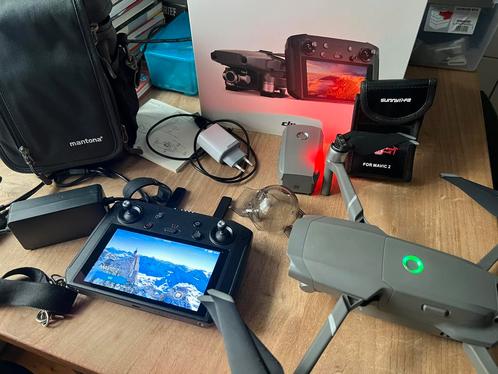 DJI Mavic 2 Zoom met RM500 smart controller, Hobby en Vrije tijd, Modelbouw | Radiografisch | Helikopters en Quadcopters, Zo goed als nieuw
