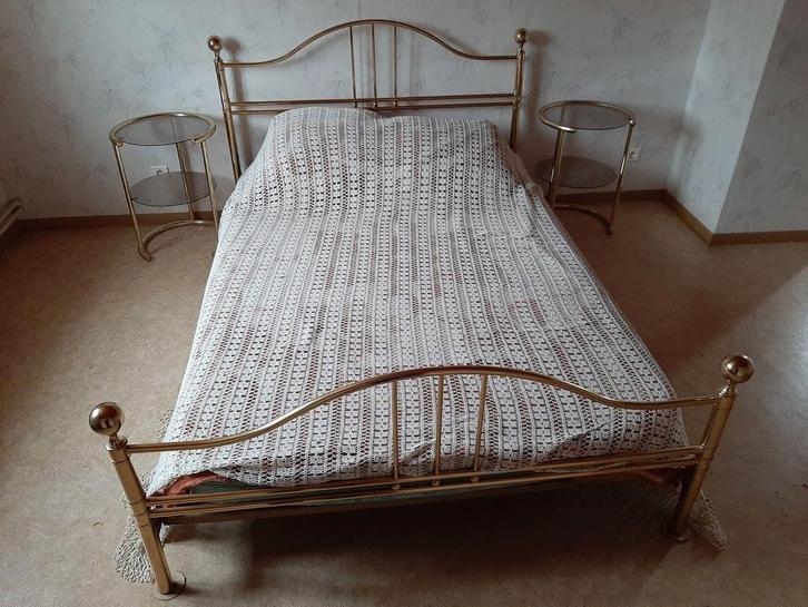 BED KOPER VERHULD + TWEE NACHTTAFELTJES, Maison & Meubles, Chambre à coucher | Lits, Enlèvement