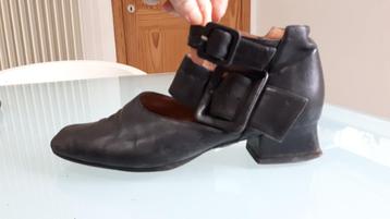 chaussures 2 boucles Lisa Tucci 36, Enlèvement ou Envoi, Escarpins, Porté, Noir