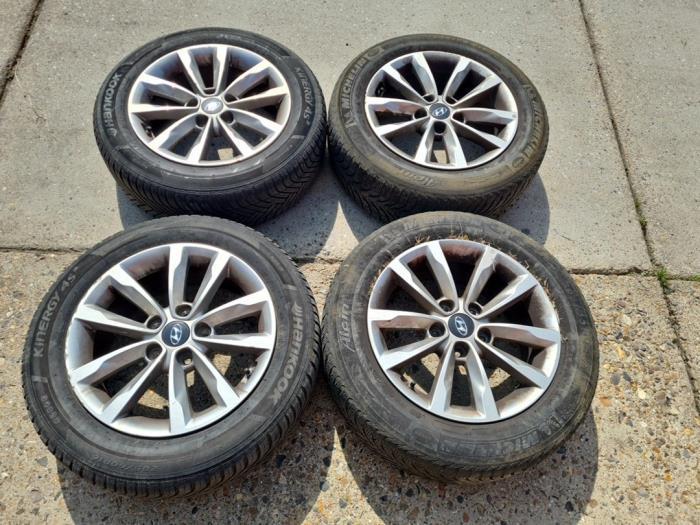 Sportvelgenset + winterbanden van een Hyundai I40, Auto-onderdelen, Banden en Velgen, Personenwagen, Gebruikt, 3 maanden garantie
