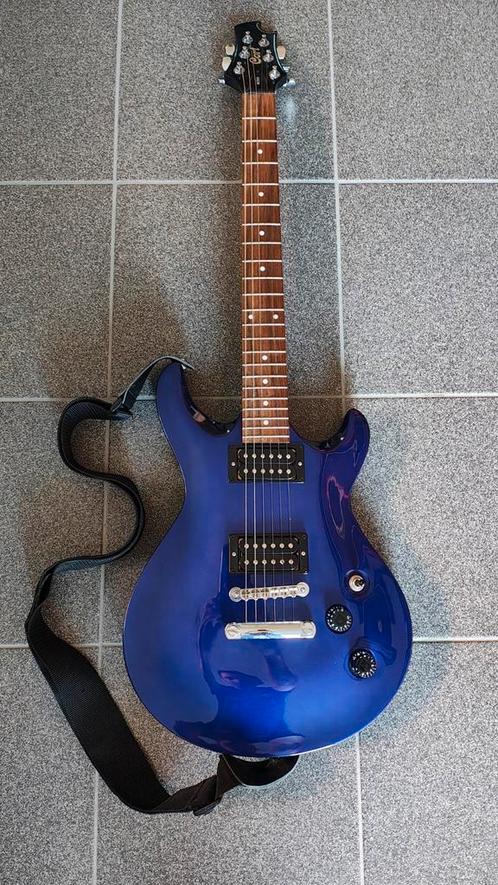 Elektrische gitaar + versterker + staander, Muziek en Instrumenten, Snaarinstrumenten | Gitaren | Elektrisch, Zo goed als nieuw