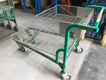 7 magazijnwagens/winkelwagens  beschikbaar voor biedingen