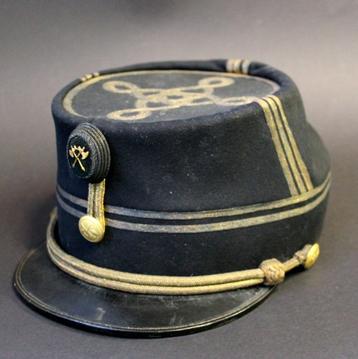 IK ZOEK Belgische brandweer Shako's en Kepies voor 1940. beschikbaar voor biedingen