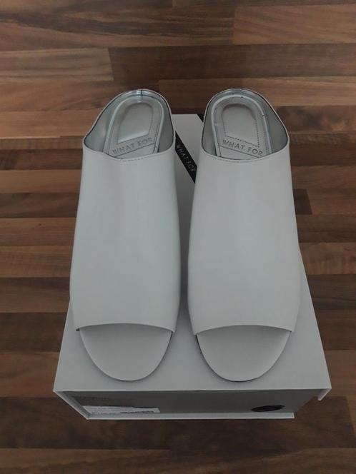 Volledig nieuwe witte slippers op spiegelhak, Vêtements | Femmes, Chaussures, Neuf, Sandales de bain, Blanc, Enlèvement