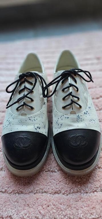 Chanel Quilted Lace-Up Sneakers – Size 38 beschikbaar voor biedingen