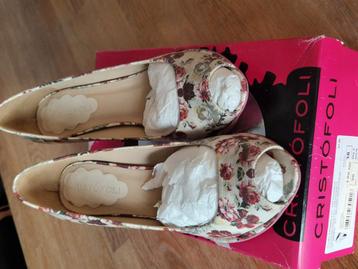 pumps Cristofoli als nieuw maat 38, leder met bloemenprint beschikbaar voor biedingen