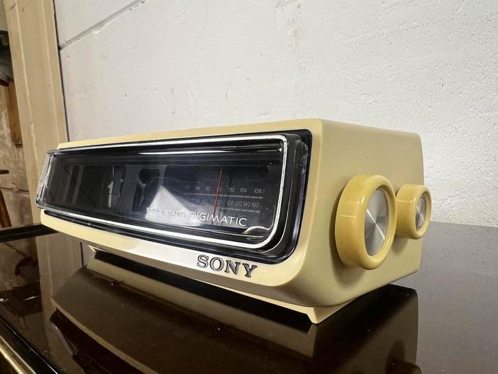 Vintage flip flop wekkerradio Sony Digimatic TFM C480L, Elektronische apparatuur, Wekkers, Gebruikt, Ophalen of Verzenden