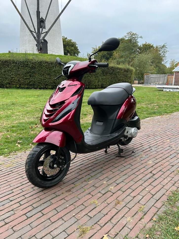 Piaggio zip 2023 b klasse, Fietsen en Brommers, Scooters | Piaggio, Zo goed als nieuw, Zip, Ophalen