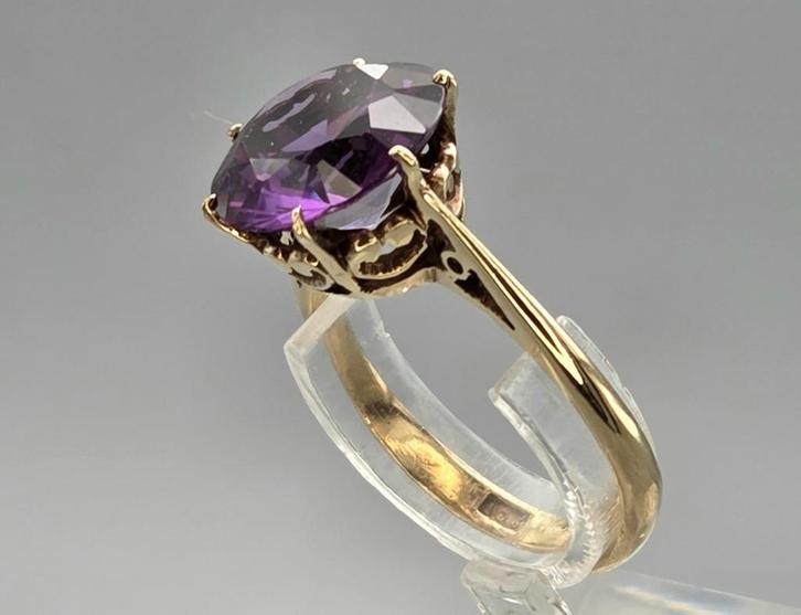 Bague vintage en or avec saphir violet. 2025/638., Bijoux, Sacs & Beauté, Bagues, Comme neuf, Femme, 17 à 18, Violet, Or, Avec pierre précieuse