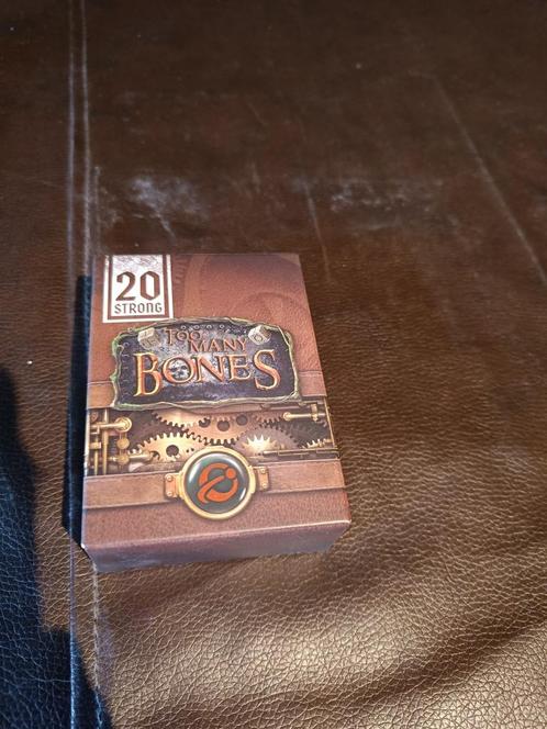 20 Strong - Too Many Bones (Uitbreiding), Hobby en Vrije tijd, Gezelschapsspellen | Bordspellen, Zo goed als nieuw, Een of twee spelers