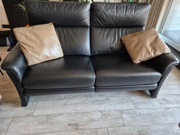 2 lederen 2,5 zetels. 1 met manueel relax  beschikbaar voor biedingen