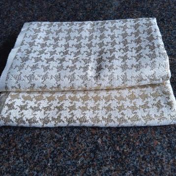 2 coupons glitterstof.100 x 58 cm & 104  90 cm. beschikbaar voor biedingen