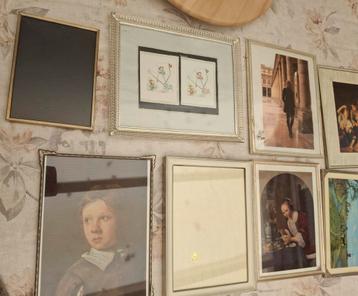 8 Brocante fotolijstjes.
Zie alle foto's voor details en afm beschikbaar voor biedingen