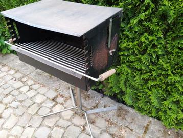 kleine barbecue beschikbaar voor biedingen