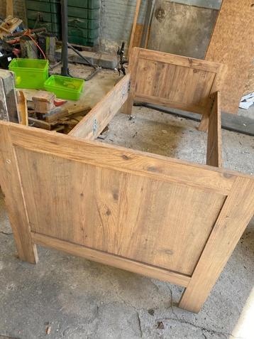 Bed beschikbaar voor biedingen