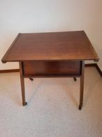 Vintage houten bijzettafel op wieltjes, Huis en Inrichting, Ophalen, Gebruikt, 55 tot 75 cm, 60 cm of meer