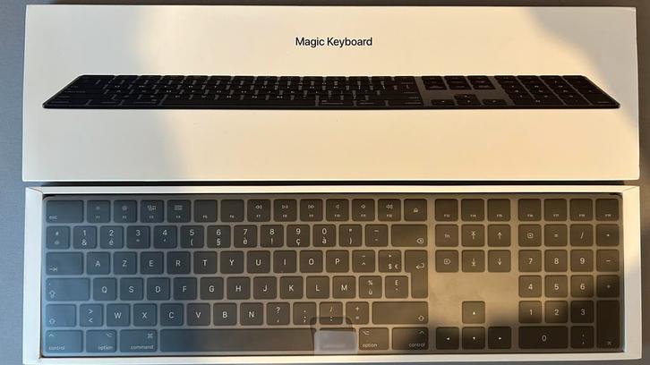 Apple Magic Keyboard, Computers en Software, Toetsenborden, Azerty, Draadloos, Ophalen