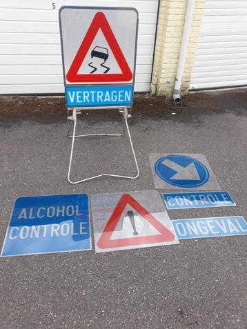 Signalisation de site, Gendarmerie, Police, Ambulance, Sapeu disponible aux enchères